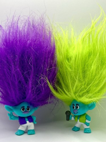 Trolls 3 Band Together Rainbow Pom Poms Keychain CLAY & POPPY - Picture 4 of 13