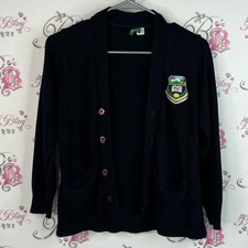 cardigan bleu marine boutonné avec patch brodé pour penser valoriser savoir TLC