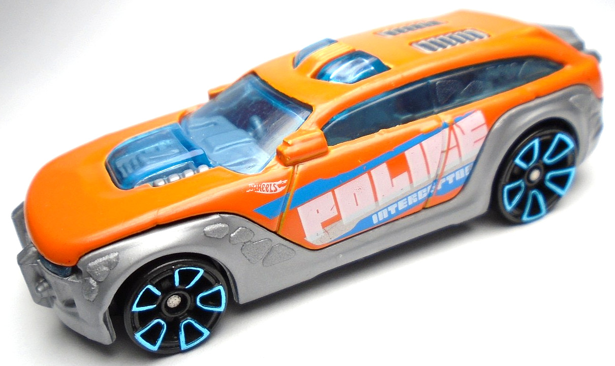 2019 HOT WHEELS HW PURSUIT POLICE INTERCEPTOR ORANGE DIECAST 3 1/8" CAR W/ BLUE