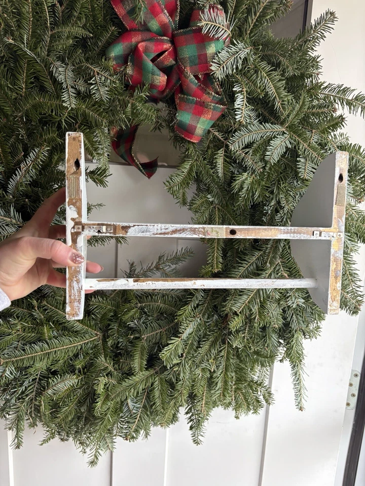 Vintage Shabby Chic White Wooden Wall Shelf With Towel Rack - Image 4 of 4