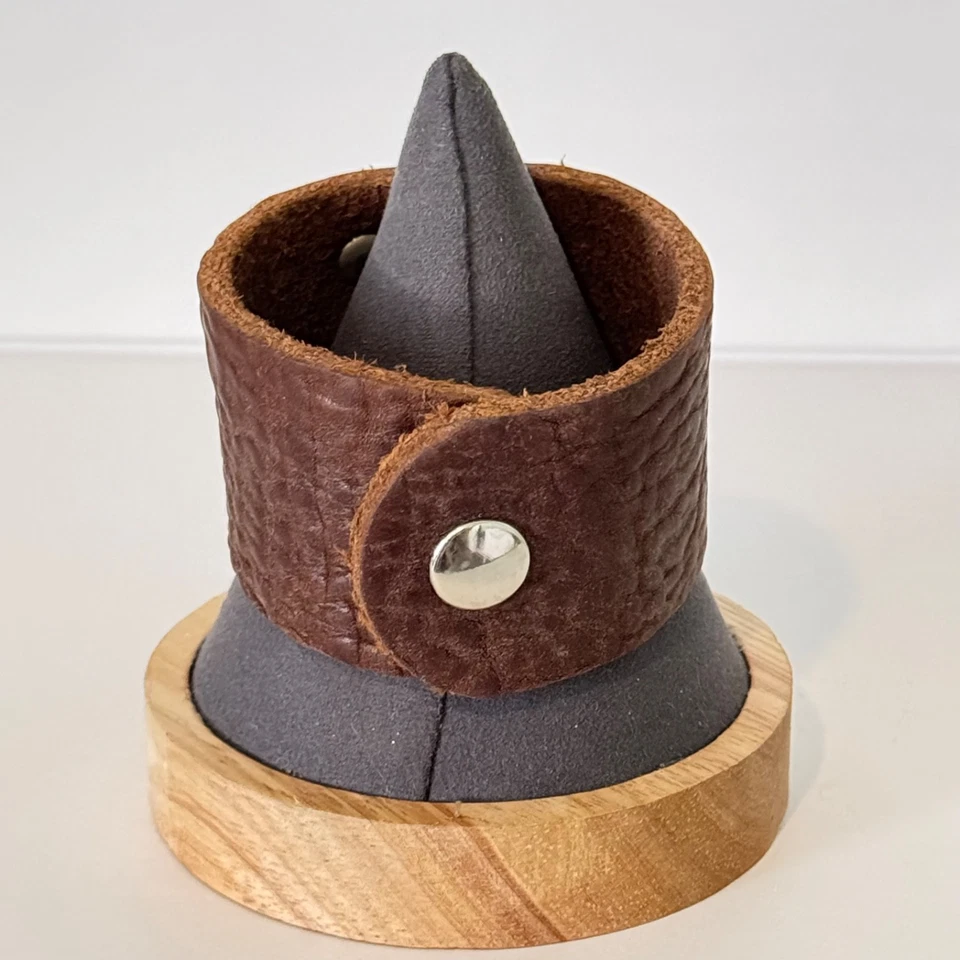 Brazalete de cuero elefante marrón tono plata cierre a presión Foto 3 de 4