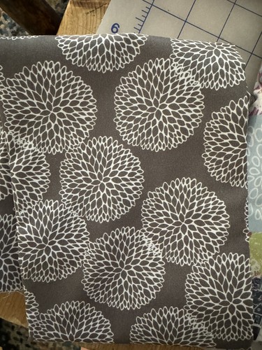 "DOODLE BLOSSOMS" QUILT KIT 82.5 X 103.5 QUILT TOP - Picture 9 of 11