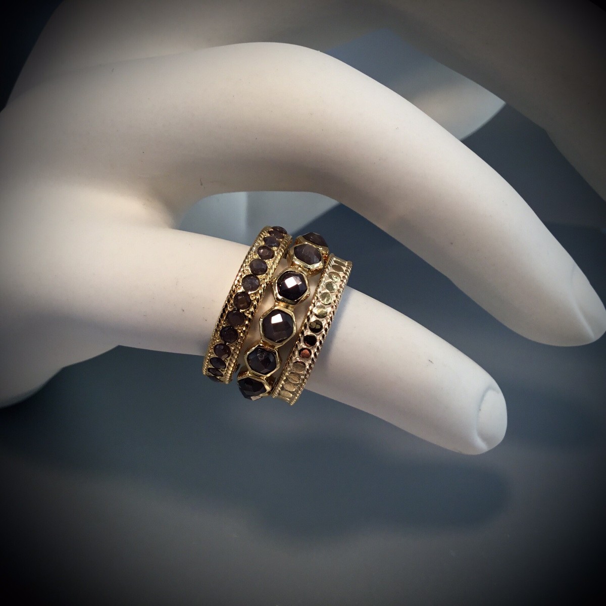 NWT ANNA BECK 18 K GOLD PLATED STERLING SILVER GREY SAPPHIRE STACKING RING 