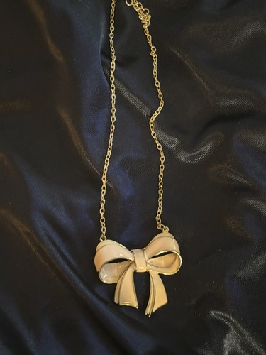 Coquette bow necklace