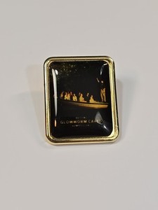 Glow Worm Caves Travel Souvenir Pin Waitomo New Zealand