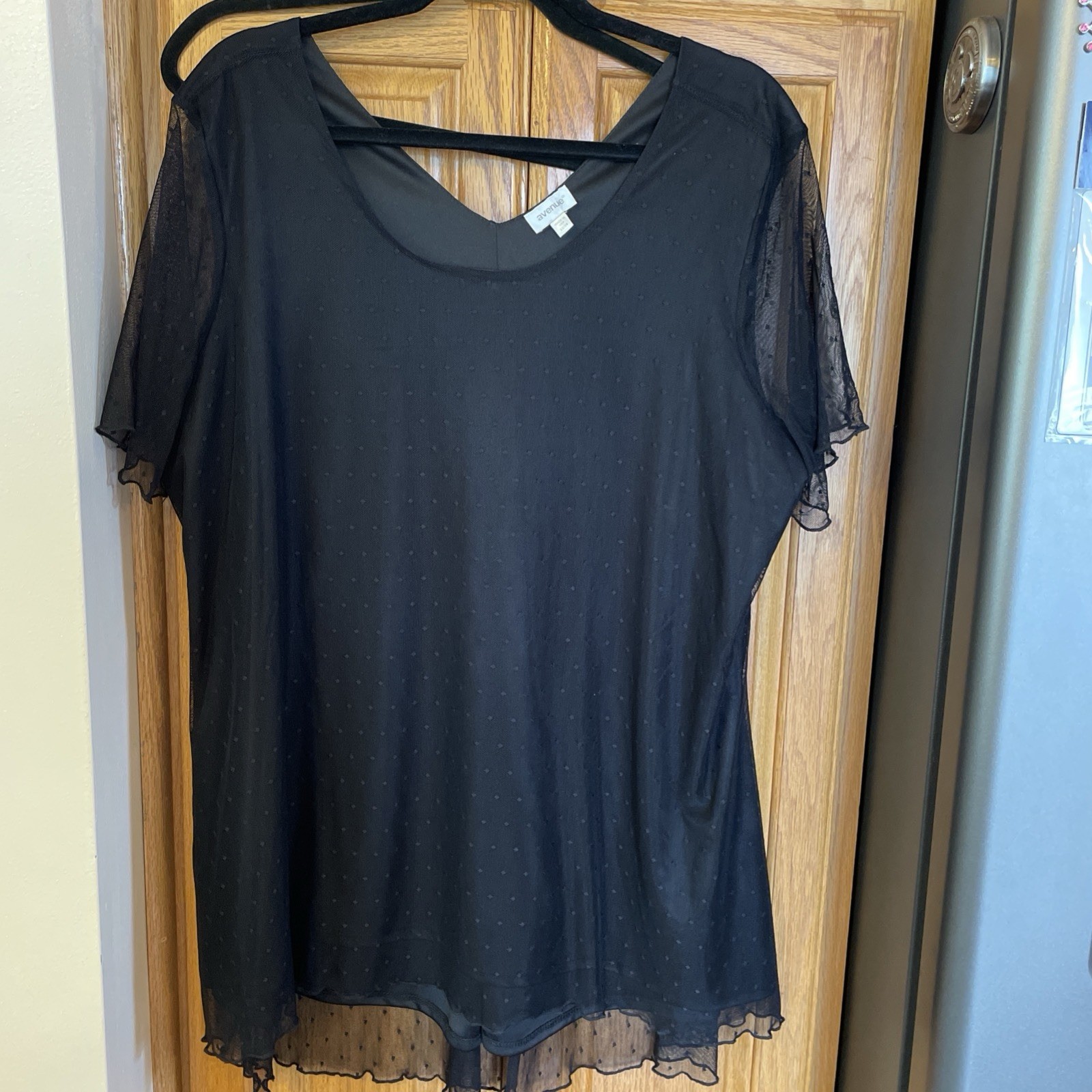 Avenue Women's Short Sleeve Top Black Netting Overlay 22/24