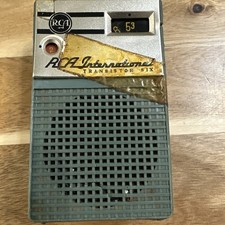 RCA INTERNATIONAL SIX TRANSISTOR POCKET RADIO MODEL 8QTR611