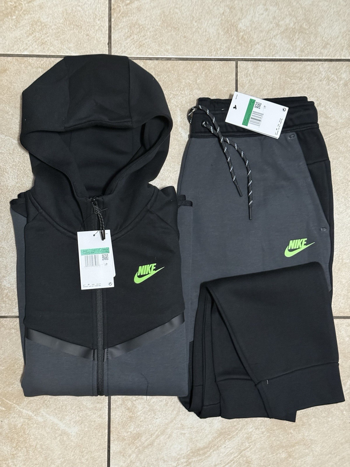 Mens Nike Tech Fleece Sweatsuit Sport Wear Tracksuit Set Black And Green Size L