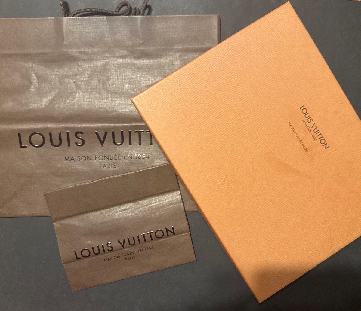 Louis Vuitton Box Malletier A Paris Maison Fondee En 1854 & Retail