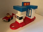 Vintage Fisher Price Little People Drive Up Gas Station #2455 Rare & Complete