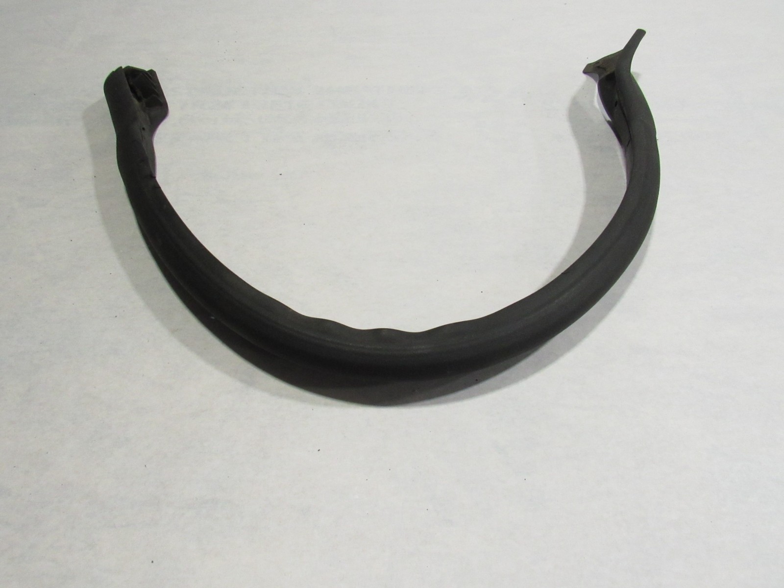 20-23 McLaren GT 2021 Right Passenger Lower Door Weatherstrip Rubber Seal ;:Y
