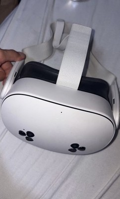 Meta Quest 3 s eigenständiges VR-Headset, Weiß, mit 2 Controllern