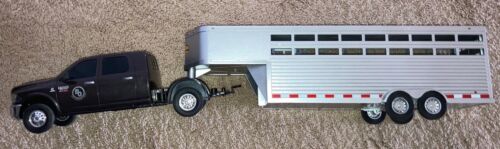 TOY CAR Big Country Farms Toys 3500 Ram Mega Cab + Dutton Ranch Horse Trailer - Picture 1 of 7