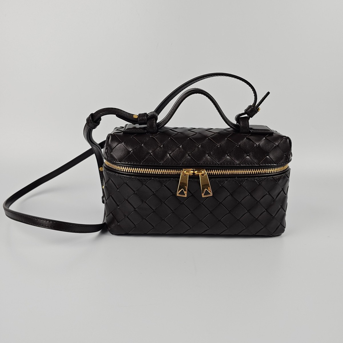 ショルダーバッグ・ポシェット Bottega Veneta Fondant Bang Bang BOTTEGA VENETA Bang Bang $2850 Fondant Intrecciato Leather