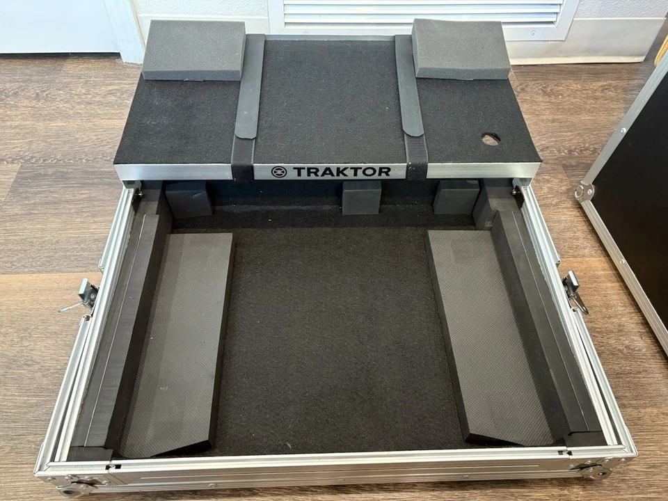 Estojo de voo Traktor S4 - Imagem 2 de 4