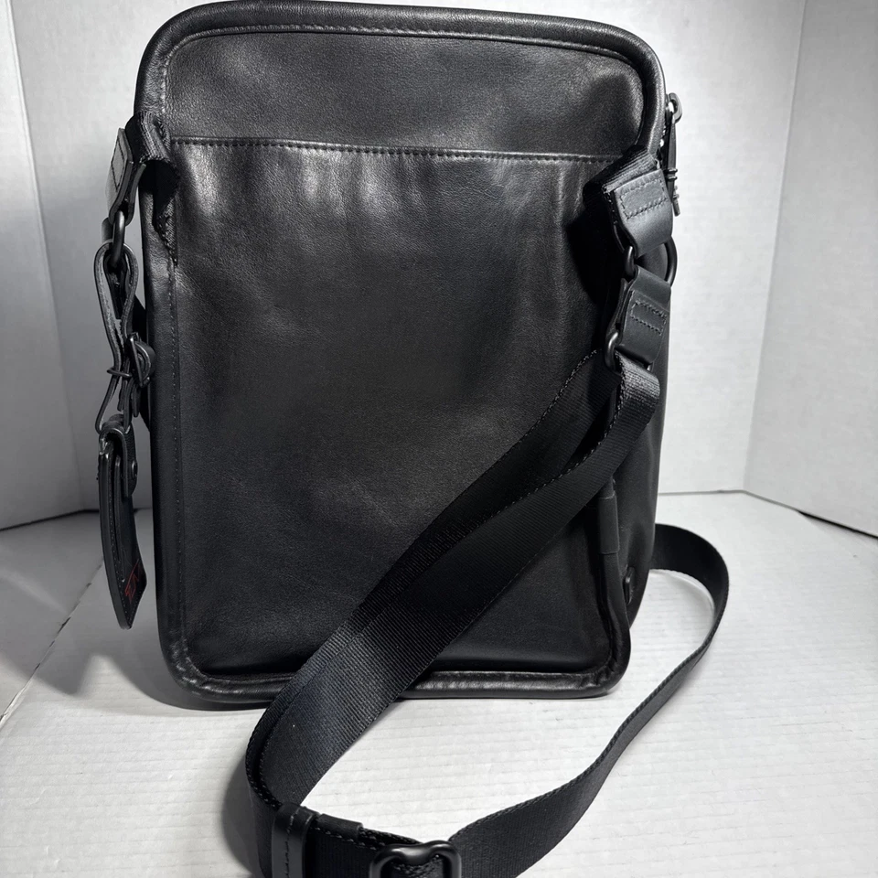 TUMI Travel Tote Crossbody Organize Bag Black Leather Crossbody Messenger - Image 4 of 4