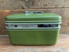 Vintage Samsonite Silhouette Train Makeup Vanity Case 1960’s Avocado Green w/Key