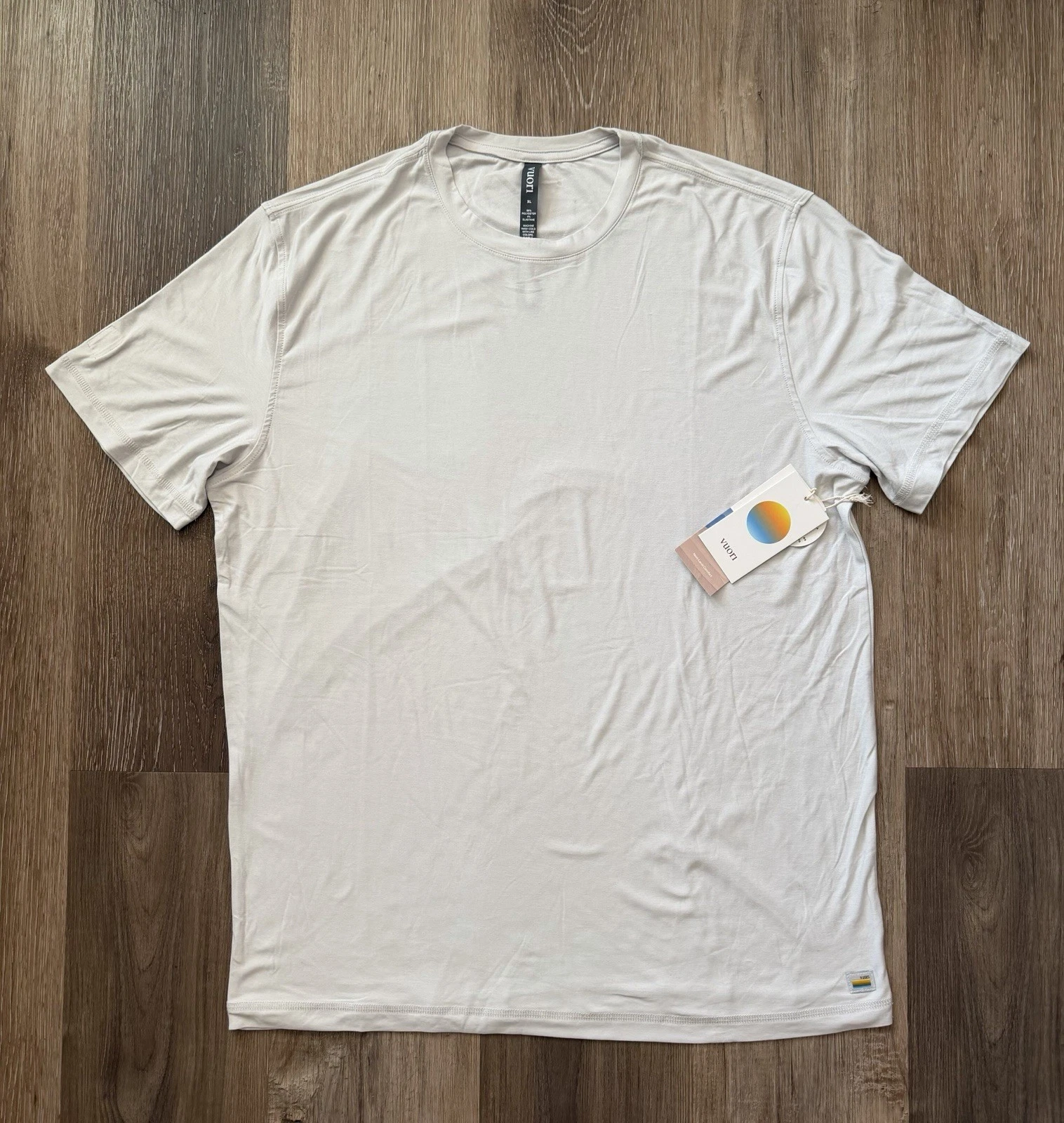 Vuori Strato Tech Tee Frost Grey Heather Sz XL V126 Athletic NWT
Opens in a new window or tab