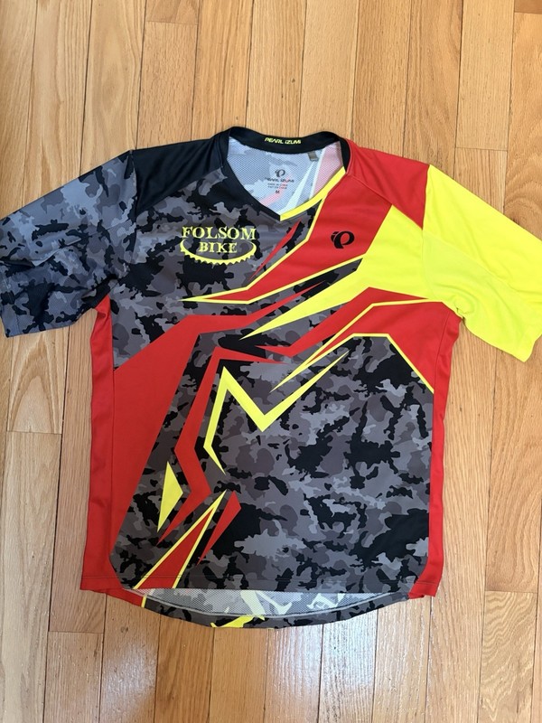 Pearl Izumi Size Medium Short Sleeved Jersey