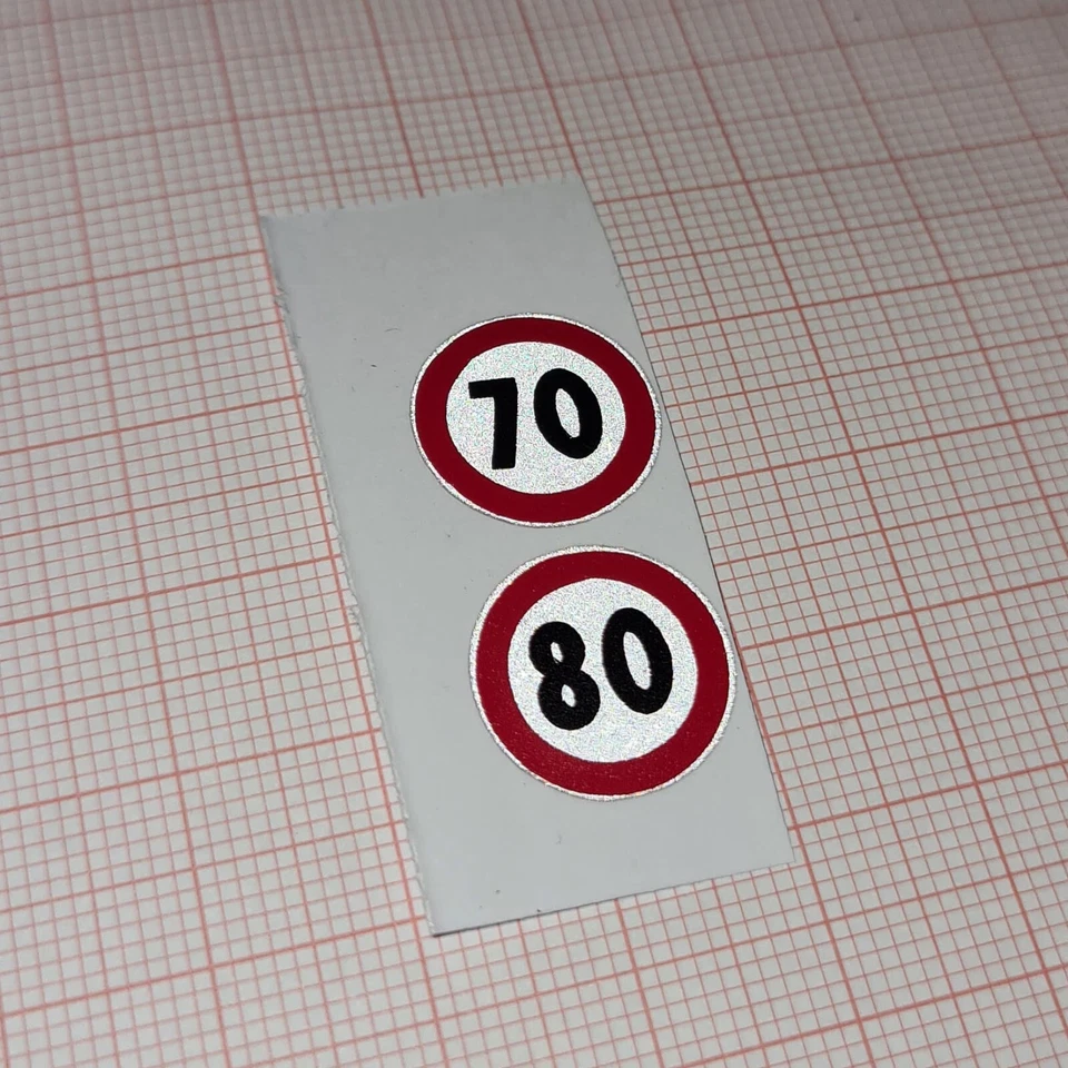 Coppia adesivi limiti di velocità rifrangenti 70/80 MODELLI camion scala 1:14 - Immagine 4 di 4