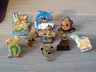lot de pin's collection vintage Total et Astérix et Obélix