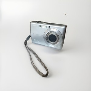 Casio EXILIM EX-Z600 Compact Digital Camera 5MP 3x Optical Zoom Flash Silver
