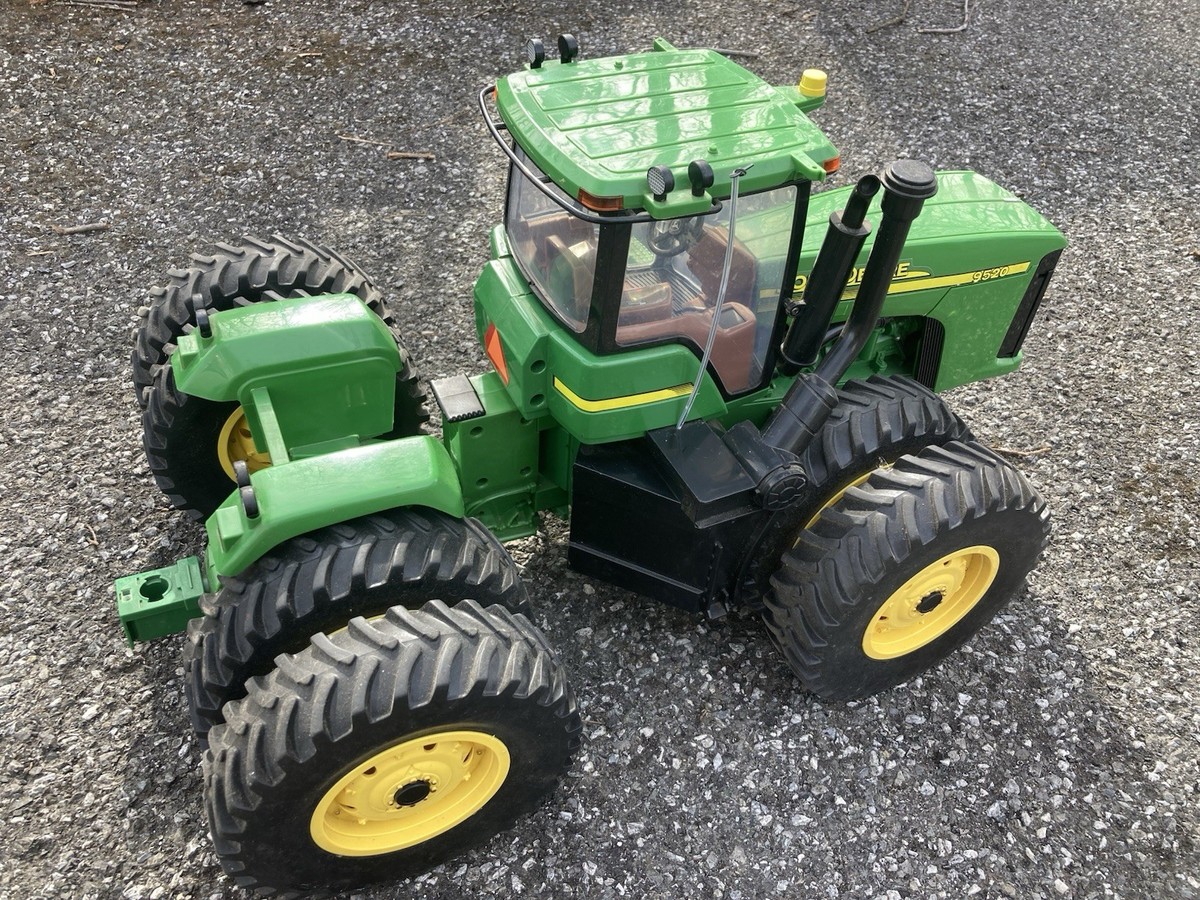 24” ERTL John Deere 9520 Radio Remote Controlled Tractor RC 1:16