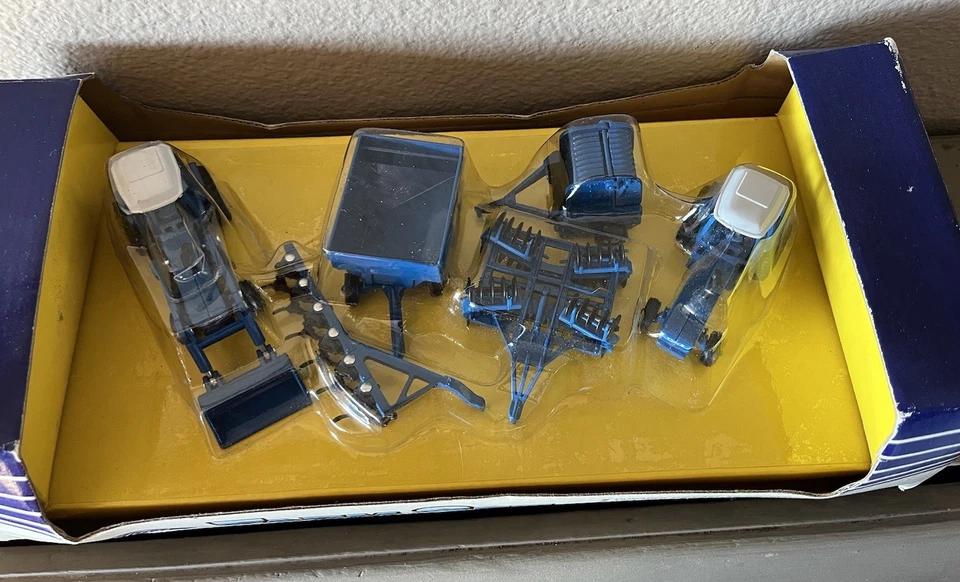 Vintage 1986 Ertl 1/64 Ford Farm Set #855 Ford Tractors And Implements 6 Pieces! - Image 2 of 4