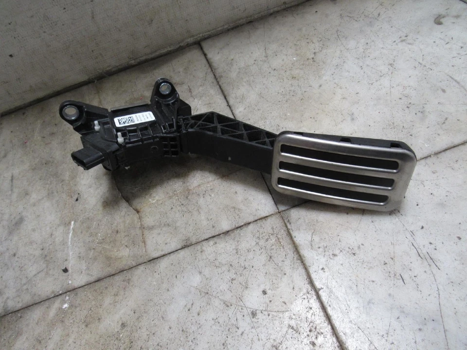 2019 HONDA ACCORD GAS PEDAL - Image 2 of 3