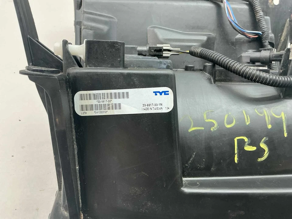 Headlamp Assembly CHEVY SILVERADO 3500 Right 07 08 09 10 11 12 13 14 Foto 4 de 4