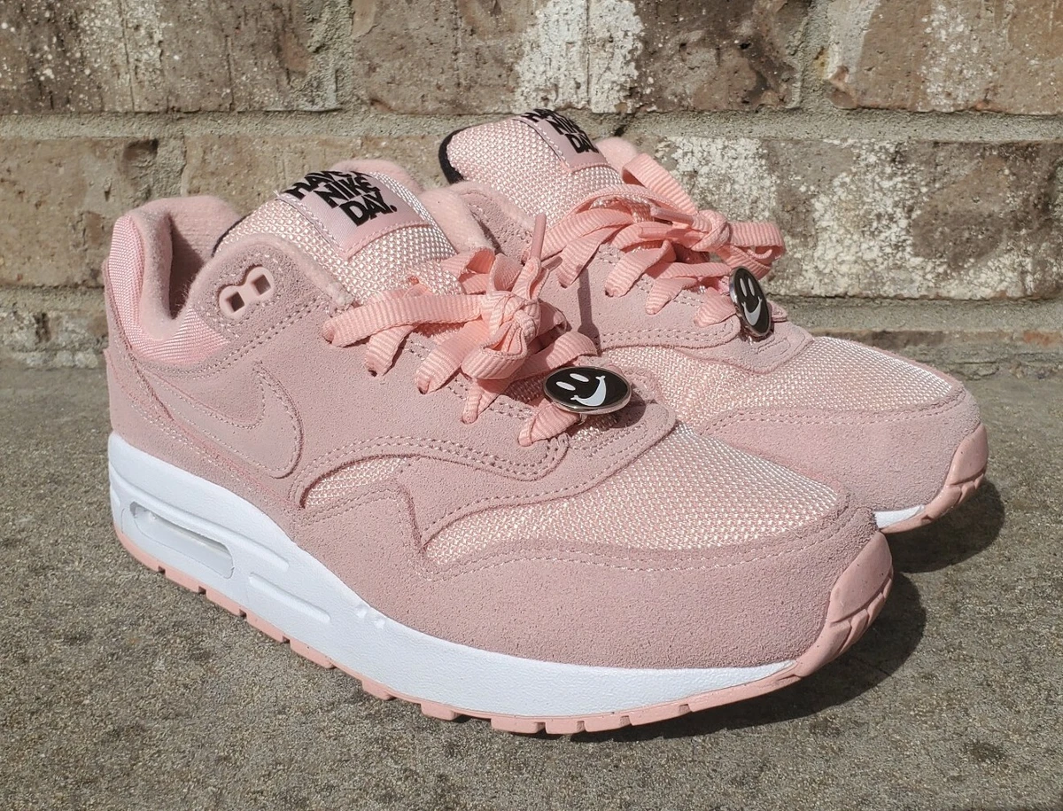 have a nike day air max 1 womens