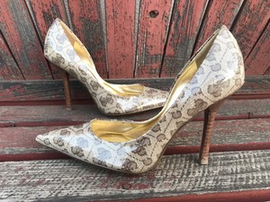 guess beige heels