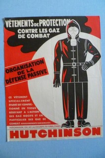 SAPEURS POMPIERS : AFFICHETTE PROTECTION GAZ DE COMBAT HUTCHINSON ANNEES 30