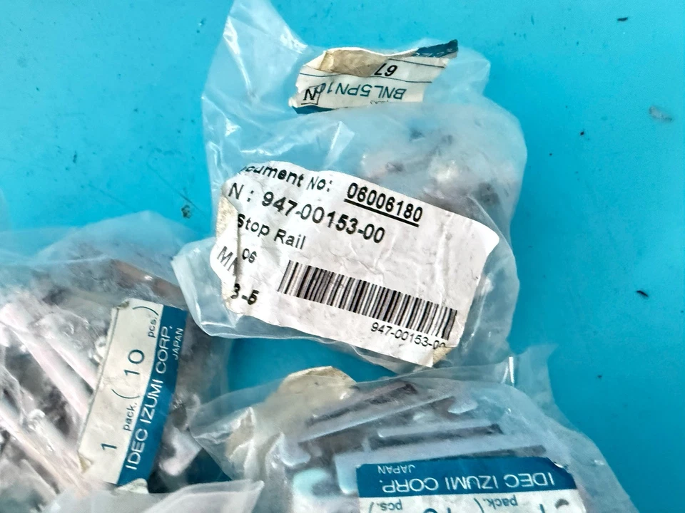 Lote de 70 rieles de parada de terminal IDEC Izumi BNL5PN1N - Nuevo stock antiguo - paquetes de 10 piezas Foto 2 de 3