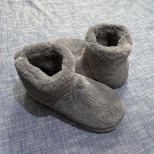 New M&S ladies fur slippers boots (grey) size UK 6 stranded fit
