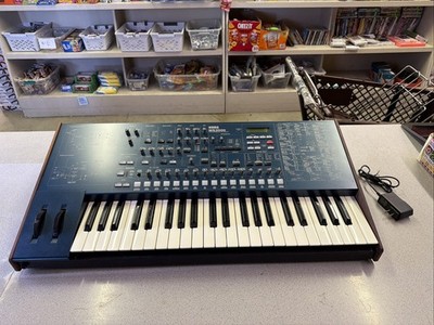 KORG MS2000 Virtual Analog Modeling Synthesizer Keyboard w/ power supply
