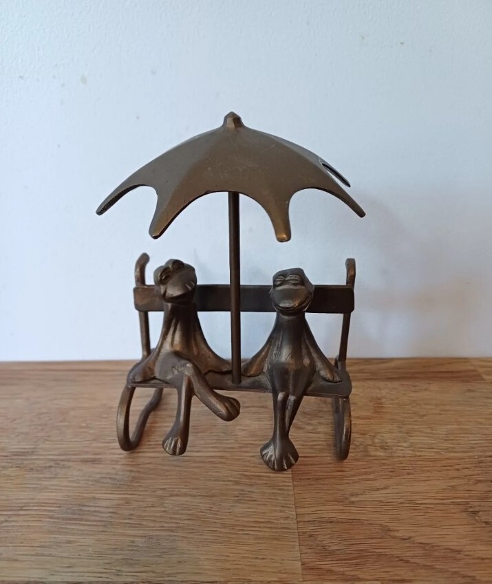 Vintage Brass Frogs Couple Sitting On Bench Under Umbrella Retro 1980s