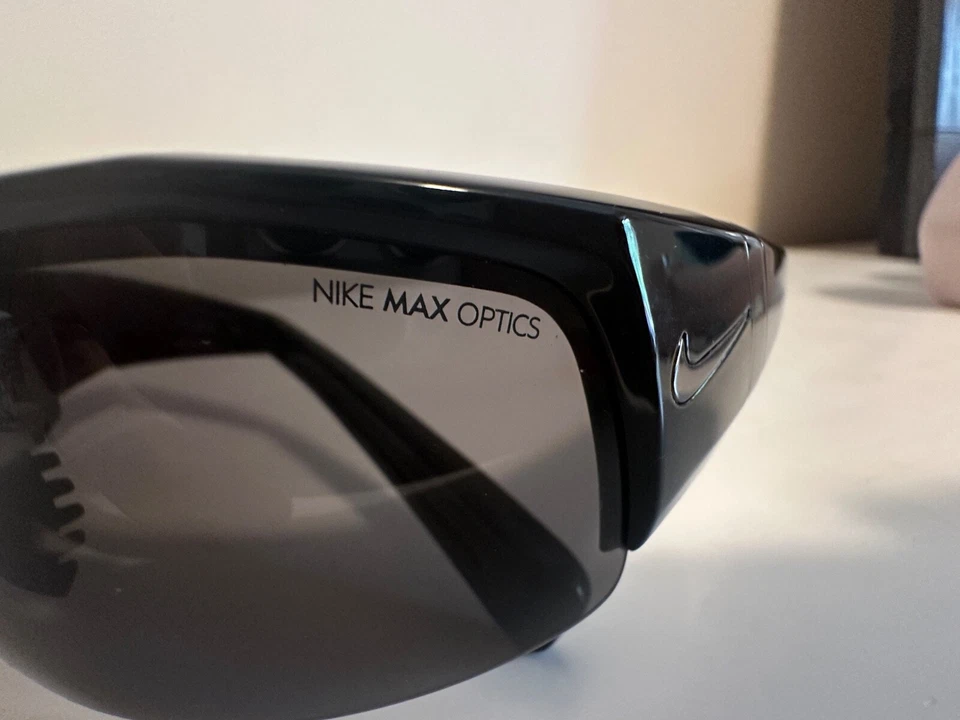 ÓCULOS DE SOL DESIGNER AUTÊNTICO ENVOLTÓRIO PRETO NIKE SQ EV0560 001 70-18 - Imagem 3 de 4