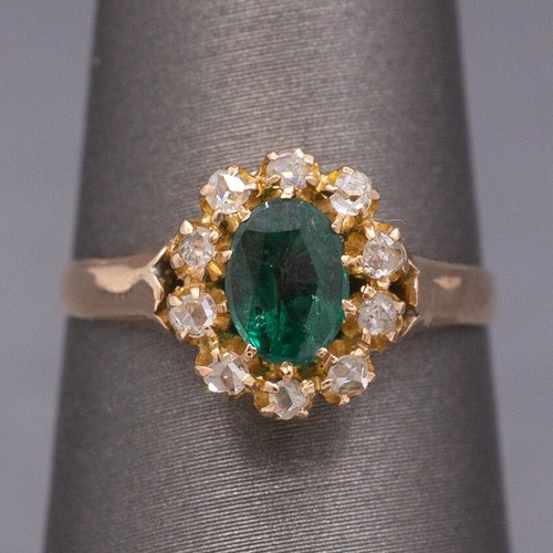 Antique Victorian Emerald and Rose Cut Diamond Ring in 10k Yellow Gold - Picture 6 of 11