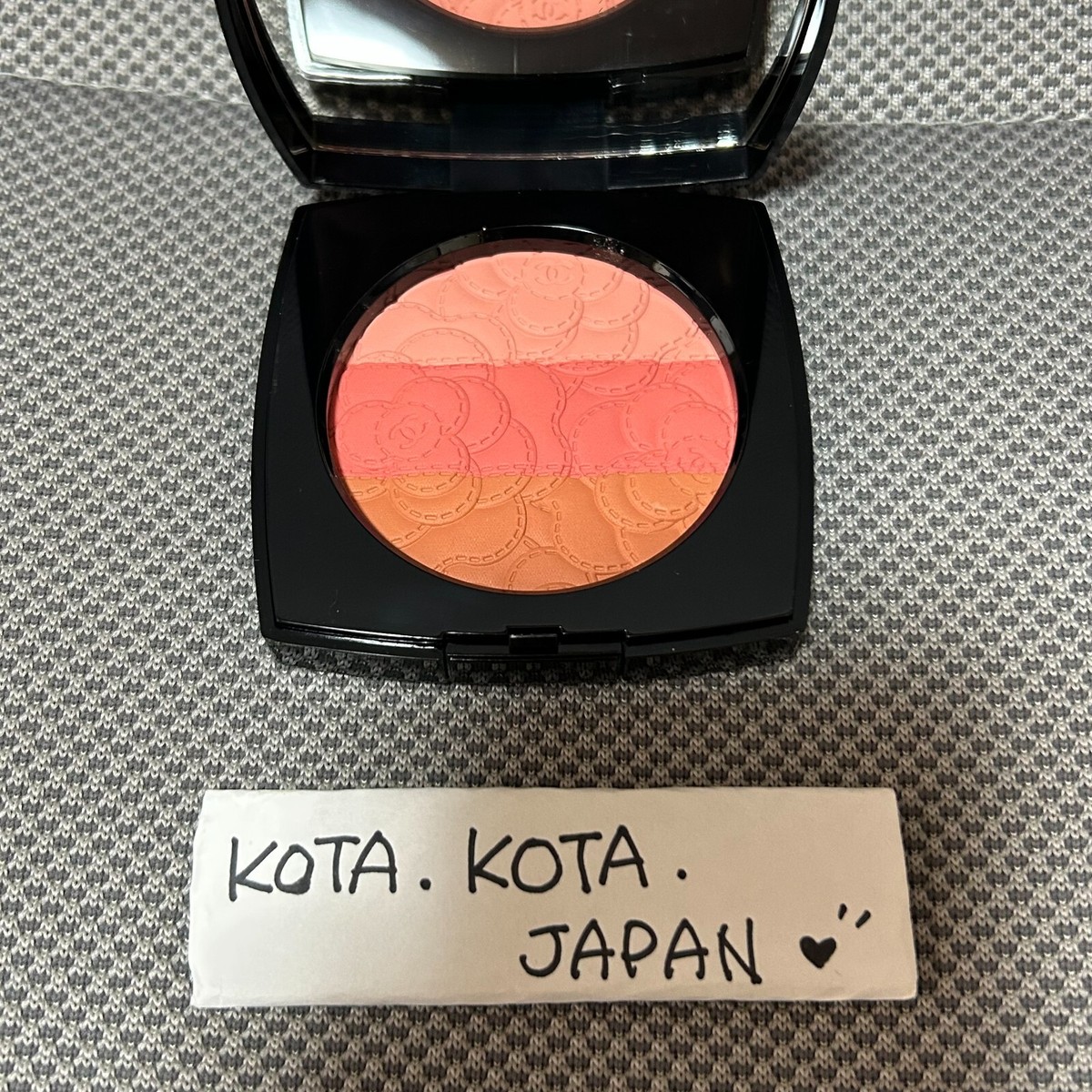 CHANEL CAMÉLIA FUTURA パウダーブラッシュトリオ　3色 CAMÉLIA FUTURA Powder blush trio | CHANEL