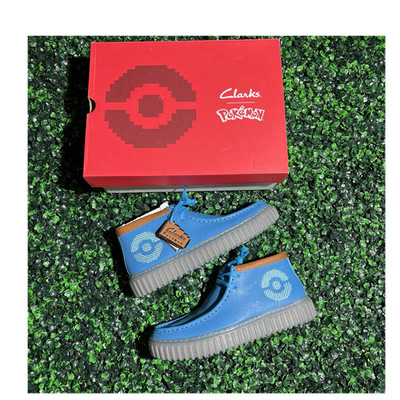(8.5M) Clarks Torhill Explore x Pokemon Blue Leather Chukka 
