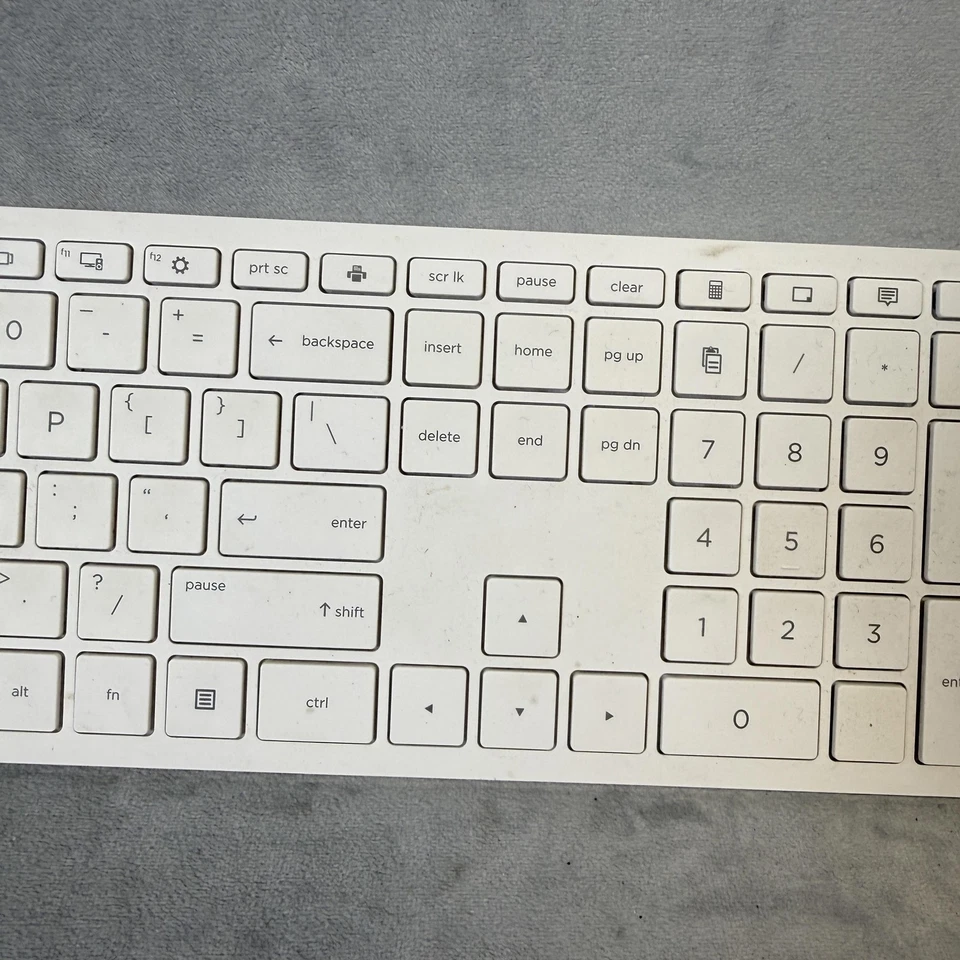 HP Wireless Keyboard White Full-Size Numeric Keypad P/N 928511-001 No Receiver - Image 4 of 4