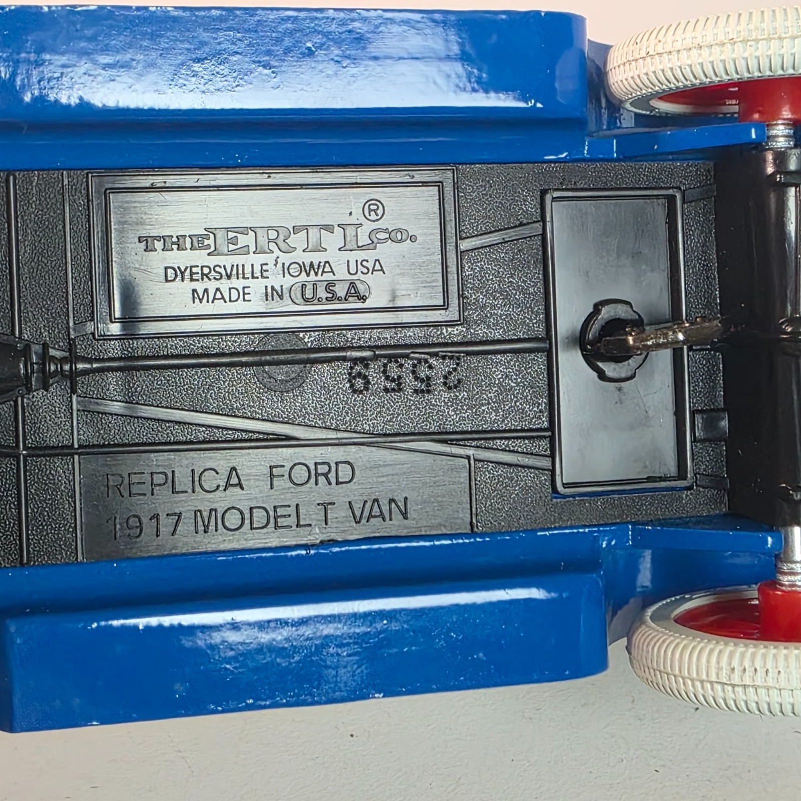 Vintage Ertl 1917 Ford Model T Amoco Delivery Van Bank Limited Edition USA    thumbnail 3