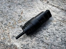 Original Waschwasserpumpe Heckscheibe f�r BMW E34 touring  8360614