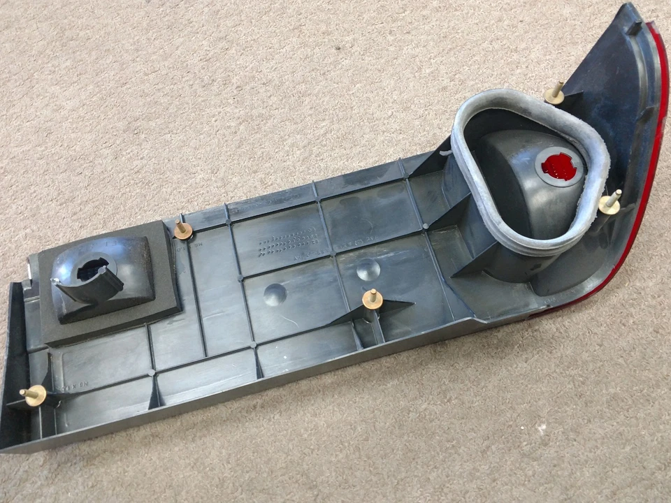 E66Y13404C Mercury 黄玉 2 门尾灯右灯乘客 1985 1986 全新 — 第 4/4 张图片