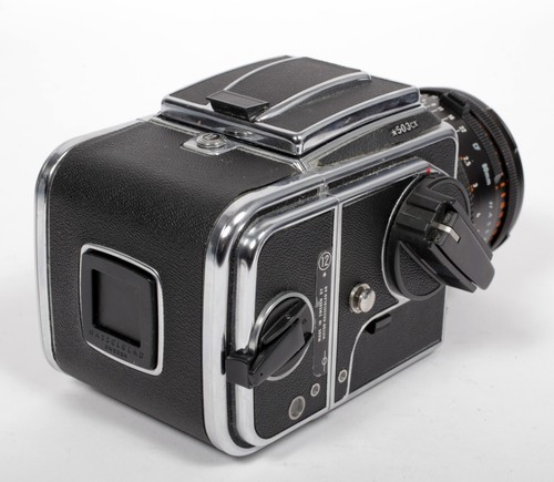 Hasselblad *503CX camera w/ T* Planar 80mm F2.8 CF lens + A12* Back + WLF #0551 - Picture 5 of 11