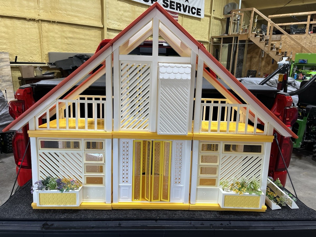 VINTAGE 1978 MATTEL BARBIE DREAM HOUSE A FRAME WITH ACCESSORIES 70s  COLLECTORS