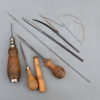 Set Vintage Verpackung gebogene Bajonett Matratze Nadel Ahle