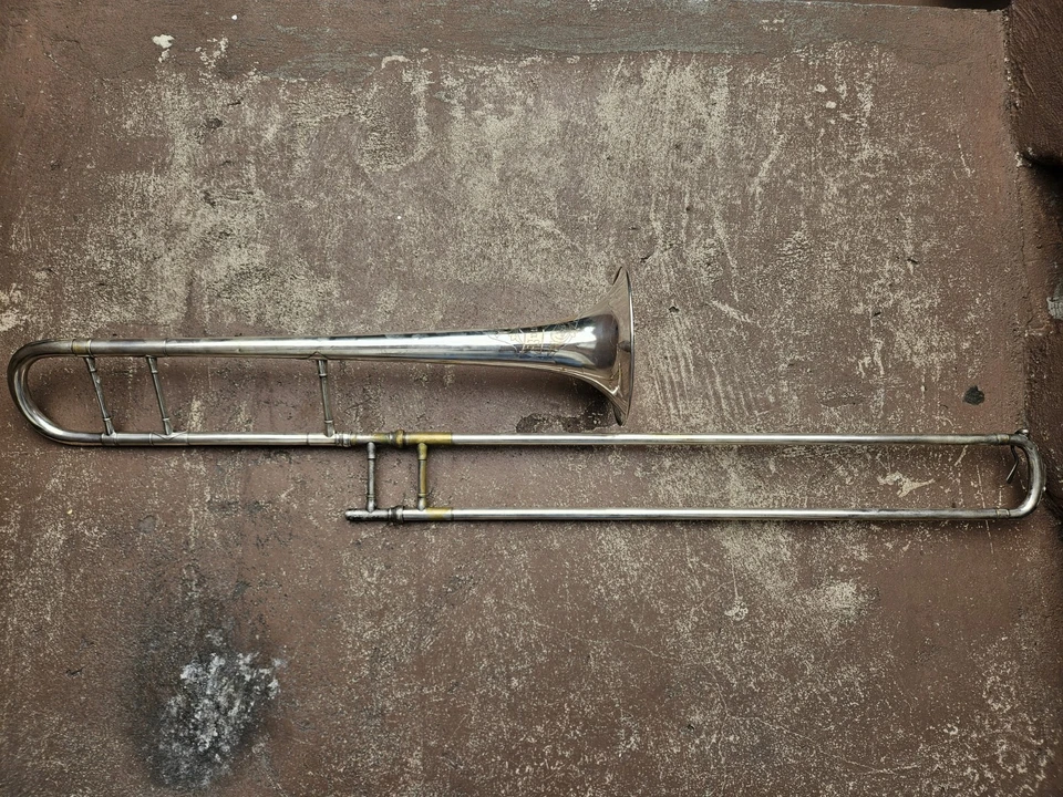 Trombón tenor Beuscher Silver Bb 1909 con estuche nuevo y accesorios Foto 3 de 4