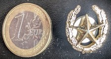 Militärisches Abzeichen mit Schraubverschluss